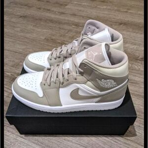 Jordan 1 Mid Linen gray